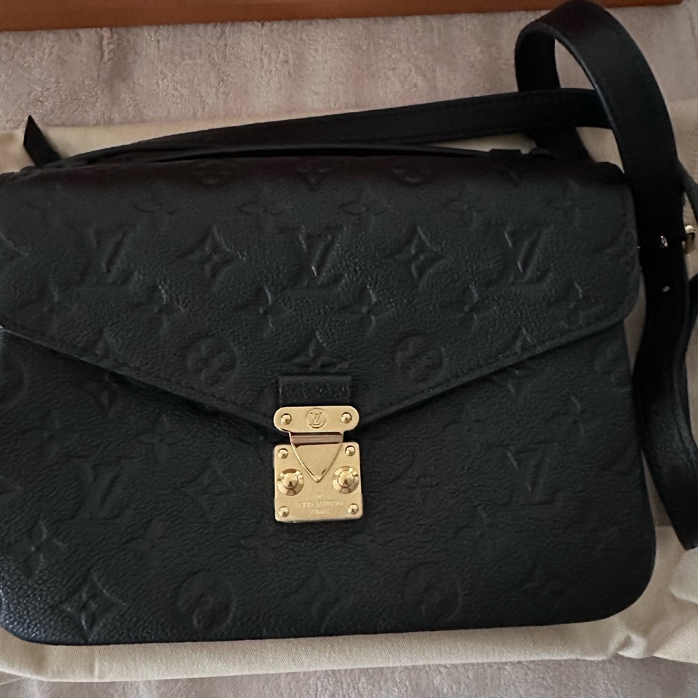 Authentic Louis Vuttion Pochette Métis- Perfect Condition